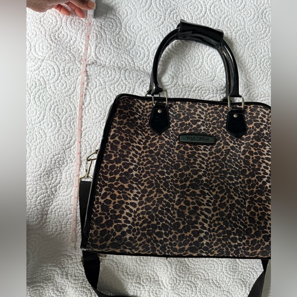 Tracker by Bentley Leopard Print Carry on Luggage - Picture 12 of 16